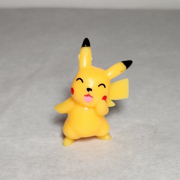 Pokemon Pikachu 2" Mini Figure With Hats And 1 Without Hat Lot Of 7 Pre-owned - Picture 4 of 9